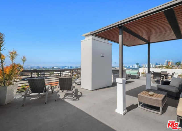 1283 Havenhurst Drive, West Hollywood CA: https://media.crmls.org/mediaz/dee1ec81-c0d6-4580-882c-d5bebd48c18b.jpg