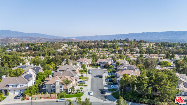 27350 Landon Place, Valencia CA: https://media.crmls.org/mediaz/dee1eefe-f0ec-4af0-9b4c-428599aa1fee.jpg