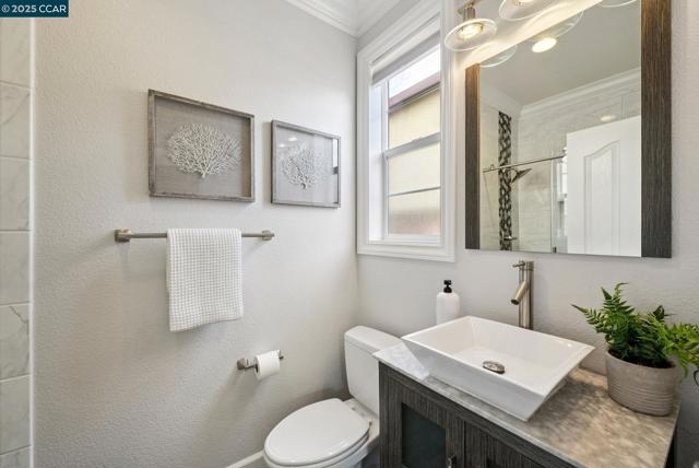 5269 S Montecito Dr, Concord CA: https://media.crmls.org/mediaz/dee22c89-ff2d-4eba-9da9-ec52a9f5a98c.jpg