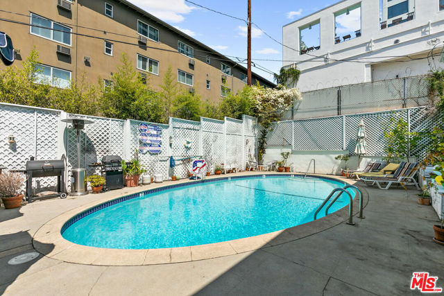 1323 N OLIVE Drive, West Hollywood CA: https://media.crmls.org/mediaz/dee22fc6-a9bc-454c-9489-51b4f4f00205.jpg