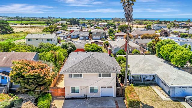 908 Bancroft Ave, Half Moon Bay CA: https://media.crmls.org/mediaz/dee26ce0-54c7-4607-9e5d-9d4769c75a27.jpg