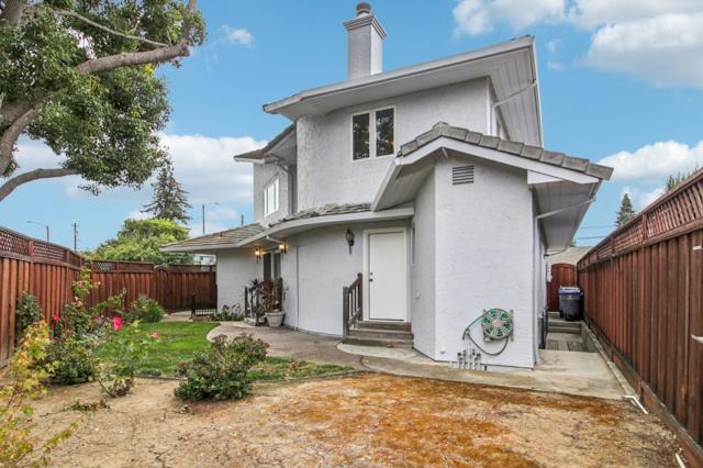 495 Lincoln Avenue, Sunnyvale CA: https://media.crmls.org/mediaz/dee275bb-21a5-42a2-977a-249821b6d47f.jpg