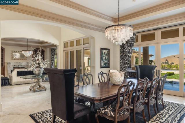 940 Eagle Ridge Dr, Danville CA: https://media.crmls.org/mediaz/dee2f612-8453-4cc0-ae01-3d88388823dd.jpg
