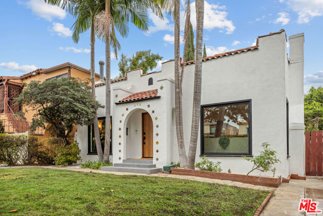 722 N La Jolla Avenue, Los Angeles CA: https://media.crmls.org/mediaz/dee35e1e-7829-46cb-a55c-9a9116f2d979.jpg
