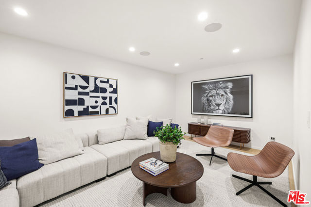 2530 Beverley Avenue, Santa Monica CA: https://media.crmls.org/mediaz/dee3646f-88d5-4f96-badc-0264f8e35a96.jpg