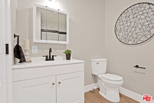 6337 10th Avenue, Los Angeles CA: https://media.crmls.org/mediaz/dee3c61b-fc85-46ee-95f0-719782bc6ed8.jpg