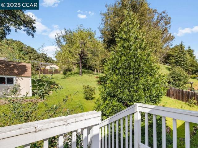 4430 Canyon Way, Martinez CA: https://media.crmls.org/mediaz/dee43e24-6be3-485c-9e4f-4107d99b2572.jpg