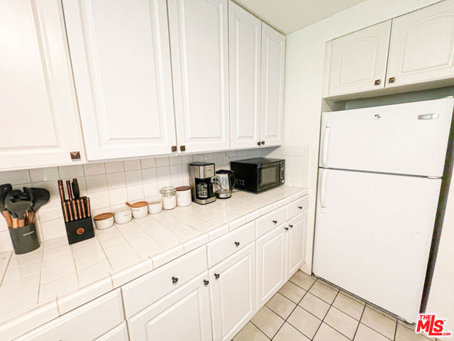 1169 Amherst Avenue, Los Angeles CA: https://media.crmls.org/mediaz/dee4b2fb-d8af-4e4f-b3eb-b924964eae51.jpg