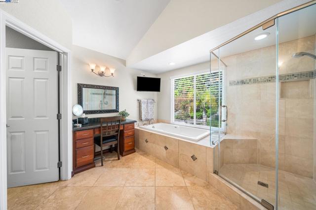 639 Canyon Crest Rd East, San Ramon CA: https://media.crmls.org/mediaz/dee56d18-4298-49fb-8cd6-9b9a632a051b.jpg
