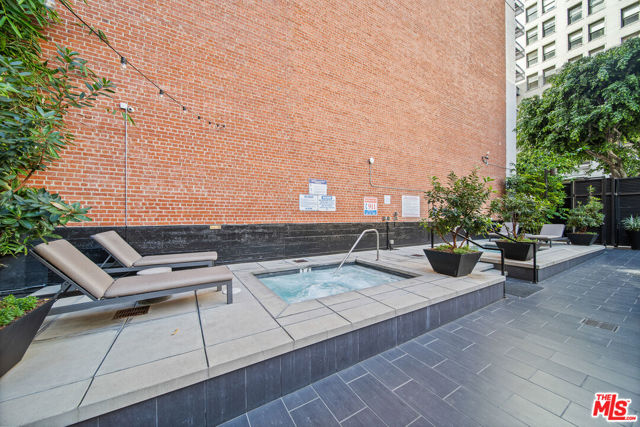 460 S Spring Street, Los Angeles CA: https://media.crmls.org/mediaz/dee58d6e-0a7c-4589-825d-0c43a5f52a3b.jpg