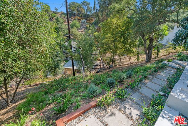 7209 Sunnydip Trail, Los Angeles CA: https://media.crmls.org/mediaz/dee6b925-3bb2-4fb7-8611-7e0e95f91ab0.jpg