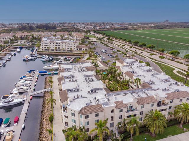 4256 Tradewinds Drive, Oxnard CA: https://media.crmls.org/mediaz/dee705d6-2f49-4d25-b047-89b2c2355aac.jpg