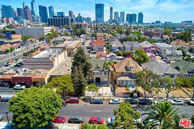 1020 S Westlake Avenue, Los Angeles CA: https://media.crmls.org/mediaz/dee74f28-73b4-422a-aa32-c574f3f3296f.jpg
