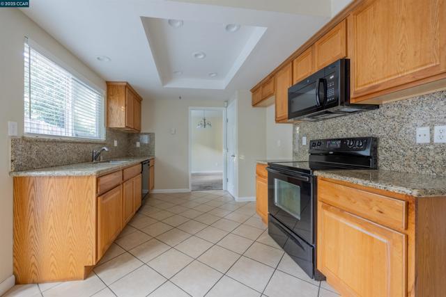 320 Miranda Ln, Alamo CA: https://media.crmls.org/mediaz/dee88493-cc60-43e5-86ed-7364e747d539.jpg