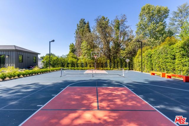5084 Valjean Avenue, Encino CA: https://media.crmls.org/mediaz/dee88d52-e3cf-45dc-9a6c-33ee8a45ed33.jpg