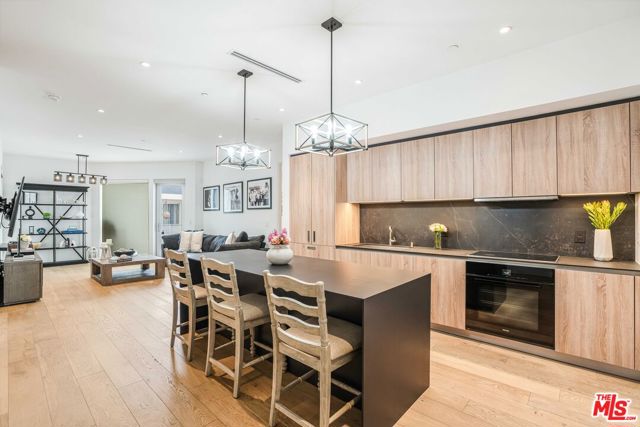 1030 N Kings Road, West Hollywood CA: https://media.crmls.org/mediaz/dee8c36c-149a-4ddf-8f25-832e3b63b681.jpg