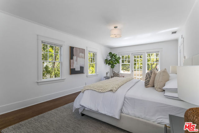 1622 N Orange Grove Avenue, Los Angeles CA: https://media.crmls.org/mediaz/dee923d4-0477-4c0e-b832-92970a904bcf.jpg