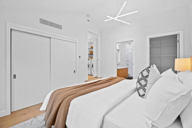 628 8th Avenue, Menlo Park CA: https://media.crmls.org/mediaz/dee94f69-ff58-430d-a0c9-489f36f8c012.jpg