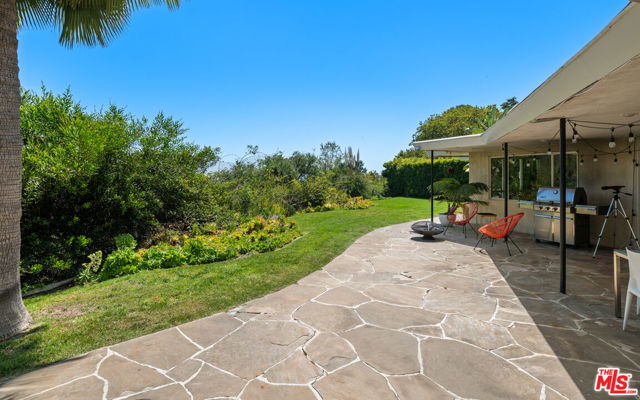 11556 Bellagio Road, Los Angeles CA: https://media.crmls.org/mediaz/dee97463-e4a3-4c00-9f7a-dabc8761f7e4.jpg