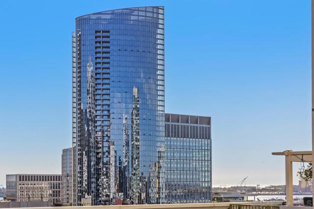 1240 India St, San Diego CA: https://media.crmls.org/mediaz/dee9c7d2-9c89-4158-9679-91e7f72dcc9e.jpg