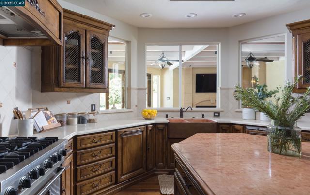 5427 Blackhawk Dr, Danville CA: https://media.crmls.org/mediaz/dee9e90b-cdff-473c-aa96-4b47147de05f.jpg