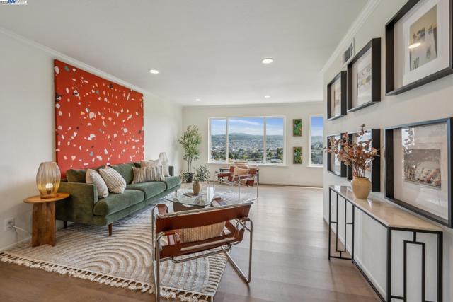 471 JOOST AVENUE, San Francisco CA: https://media.crmls.org/mediaz/deea2006-30f9-40bb-9a65-b6f2657cc243.jpg