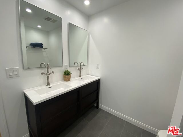 1530 S Ogden Drive, Los Angeles CA: https://media.crmls.org/mediaz/deea2d40-73b7-4982-a0cf-ed86e12aea1d.jpg