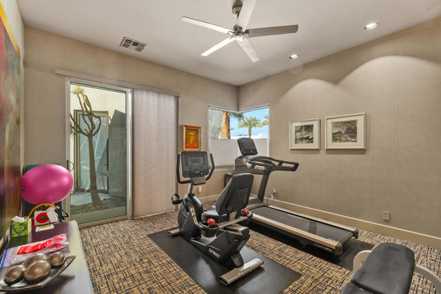 81 Royal Saint Georges Way, Rancho Mirage CA: https://media.crmls.org/mediaz/deea3f28-a527-4b96-9548-a5b65cfbbc4a.jpg