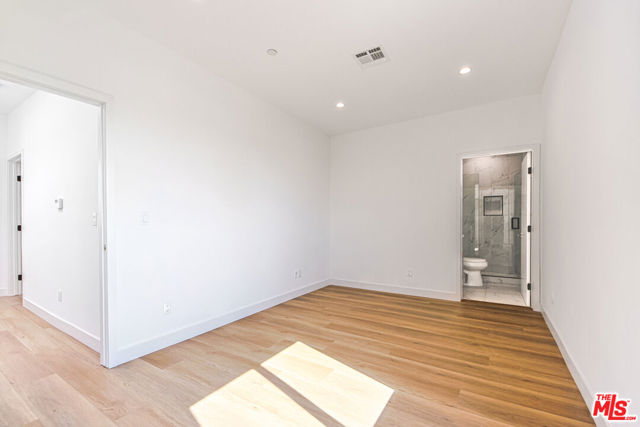 1923 Carmona Avenue, Los Angeles CA: https://media.crmls.org/mediaz/deea5f9d-1014-4e51-832d-5e20ed2c9ced.jpg