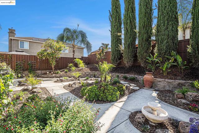 113 Little Ranch Circle, Oakley CA: https://media.crmls.org/mediaz/deeb1a7b-fcb5-4f9c-8211-6ba33c1c0b02.jpg