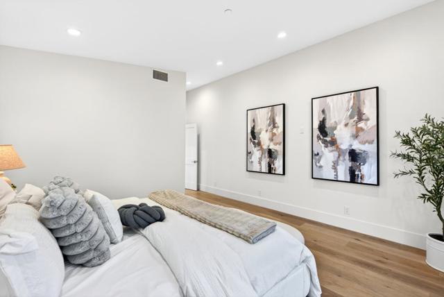 Image 17 of 34 For 873 Cedar Avenue