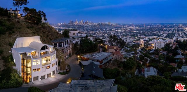 8435 Franklin Avenue, Los Angeles, California 90069, 5 Bedrooms Bedrooms, ,5 BathroomsBathrooms,Single Family Residence,For Sale,Franklin,24400525