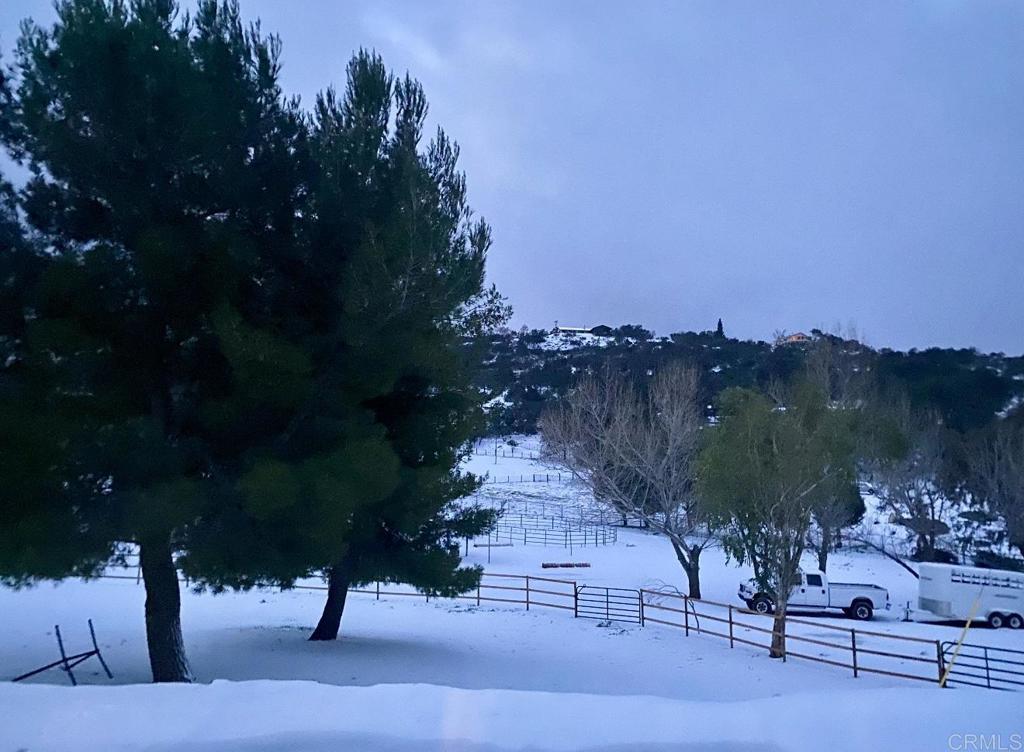 https://media.crmls.org/mediaz/deeb9223-4424-4768-acb4-39c75c670000.jpg?preset=X-Large