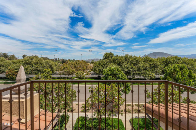167 Westpark Court, Camarillo CA: https://media.crmls.org/mediaz/deebba89-1cf5-4029-8cf6-bac11fcd6966.jpg