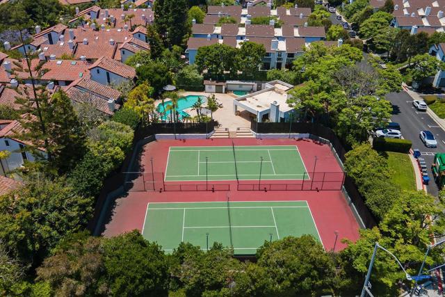 8746 Villa La Jolla Drive, La Jolla CA: https://media.crmls.org/mediaz/deec1958-52e8-4fdf-9f6c-38487ed271c9.jpg