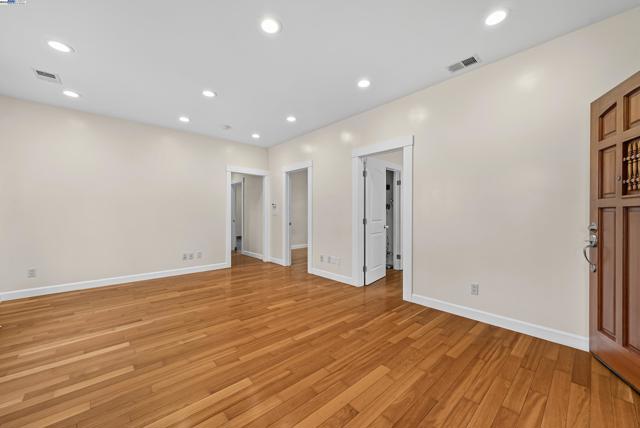 931 E 23Rd St, Oakland CA: https://media.crmls.org/mediaz/deec524b-5283-44a6-b1bd-a029a2d48b70.jpg