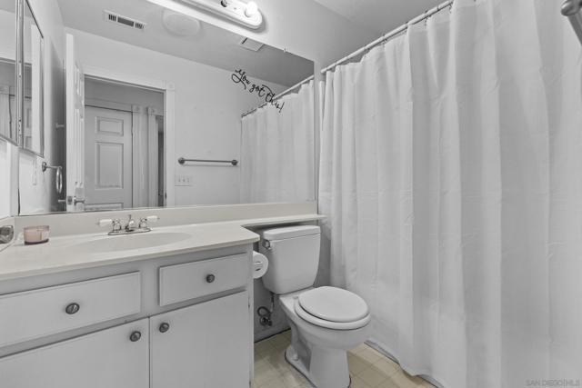 39493 Diego dr, Temecula CA: https://media.crmls.org/mediaz/deeca8e6-d315-4195-a685-bce4bd42dfd8.jpg