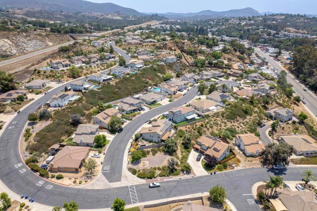 2288 Boulders Ct, Alpine CA: https://media.crmls.org/mediaz/deecc08d-d833-4634-8d89-ff32e27446ad.jpg
