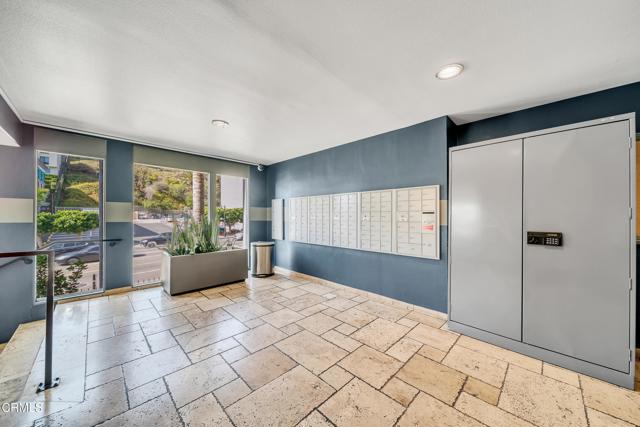 Detail Gallery Image 23 of 27 For 1940 N Highland Ave #10,  Los Angeles,  CA 90068 - 2 Beds | 2 Baths