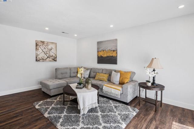 4189 Ogden Dr, Fremont CA: https://media.crmls.org/mediaz/deecdb4d-7c63-4533-9d4c-1128df1bfa7b.jpg