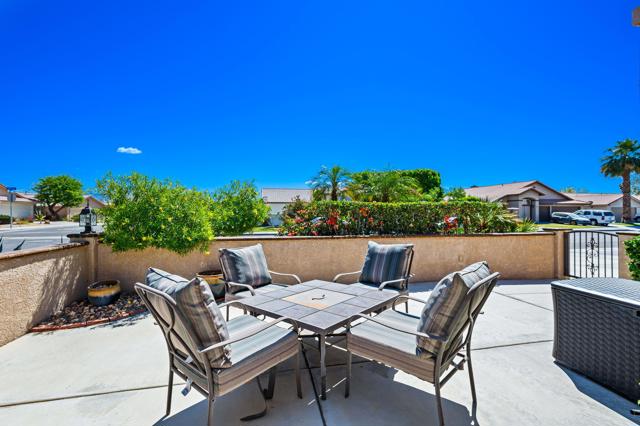 45315 Coldbrook Lane, La Quinta CA: https://media.crmls.org/mediaz/deed8c20-0890-4864-8493-5ff1761b8278.jpg