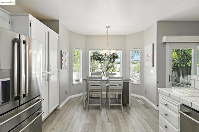 2201 Mark Twain Drive, Antioch CA: https://media.crmls.org/mediaz/deedc281-ce64-4b1e-9ba0-431464971e34.jpg