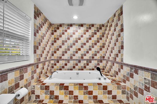 11158 Newcastle Avenue, Granada Hills CA: https://media.crmls.org/mediaz/deee3846-d80d-4f2b-89d0-fee7732db292.jpg