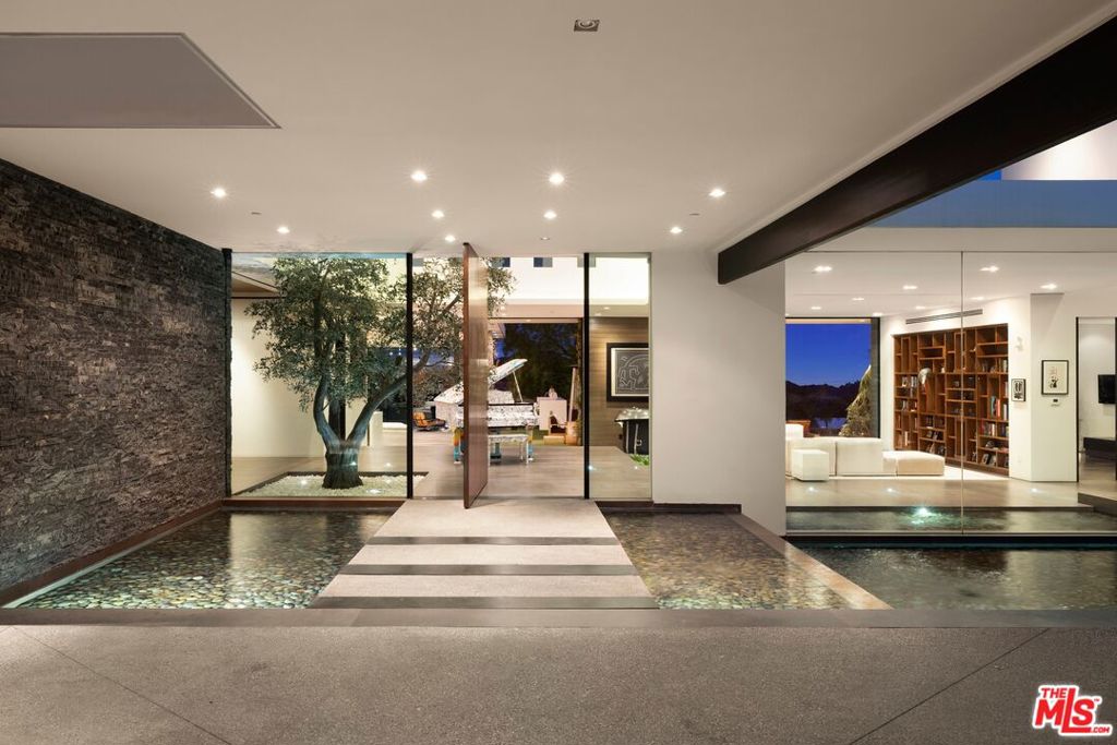 3000 Benedict Canyon Drive — Modern