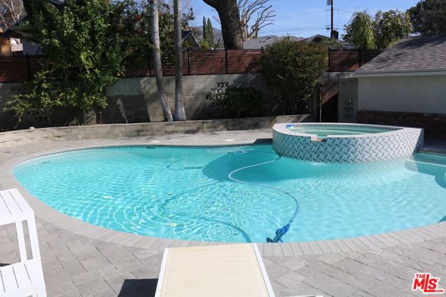 2851 Fairmount Avenue, La Crescenta CA: https://media.crmls.org/mediaz/deeeda7a-06a8-45b7-8c9f-a81ae7d8c781.jpg