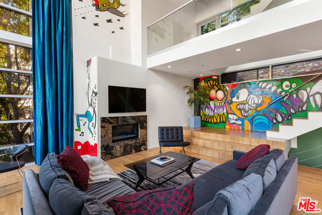 2738 Rinconia Drive, Los Angeles CA: https://media.crmls.org/mediaz/deef70bf-2def-4a34-ba60-b72ac839bc85.jpg