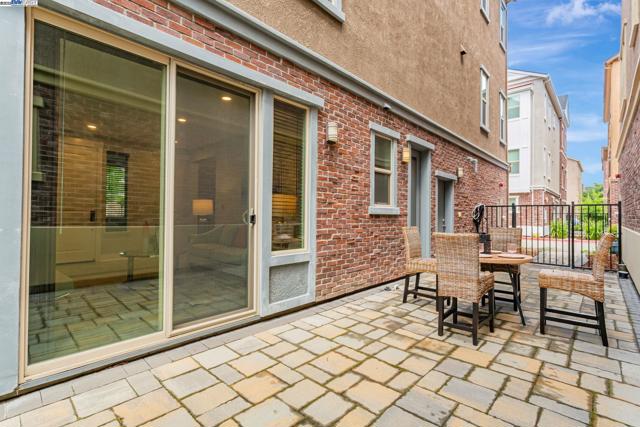 1380 Brookline Loop, Pleasanton CA: https://media.crmls.org/mediaz/def09262-bf93-4160-a39d-0d9824e8bfb6.jpg