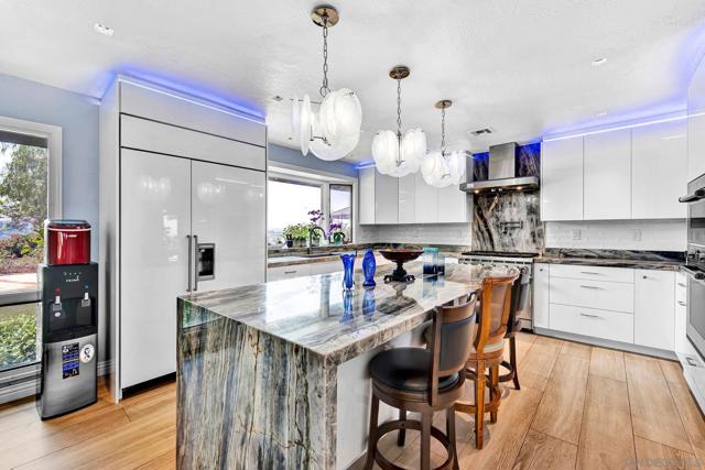 17505 Corte Lomas Verde, Poway CA: https://media.crmls.org/mediaz/def0a076-78f3-4350-ab2e-7a236d1dd77b.jpg