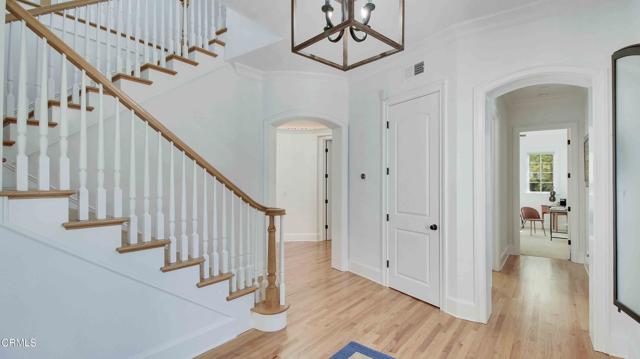 1929 Lyans Drive, La Canada Flintridge CA: https://media.crmls.org/mediaz/def116d6-815b-4b06-a374-034647077fd5.jpg