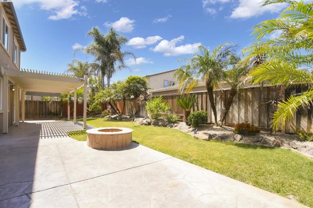 5618 Arcadia Cir, Discovery Bay CA: https://media.crmls.org/mediaz/def172bf-0df0-42e5-acfd-e4e1ba55f4c7.jpg